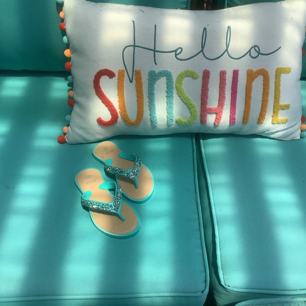 SPARKLY FLIP-FLOPS